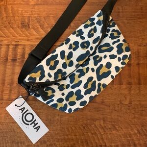 🆕 Aloha Collection Snow Leopard Mini Hip Pack (white, black and gold)